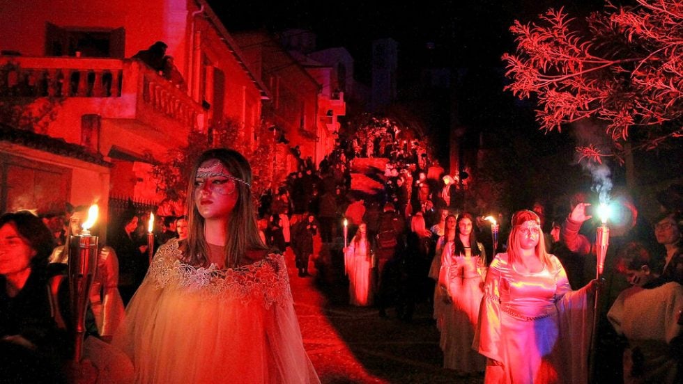 amfissa i nyxta ton stoixion